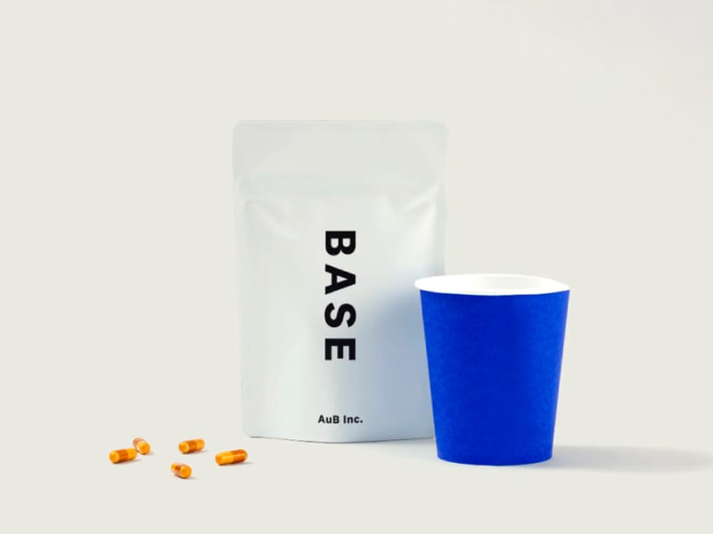 2019年に発売開始したサプリメント「aub BASE (オーブベース)」。良好な腸内フローラのベースを作ることを目的とし、27競技500人以上のトップアスリートから得られた1000検体以上の研究データから生まれた。